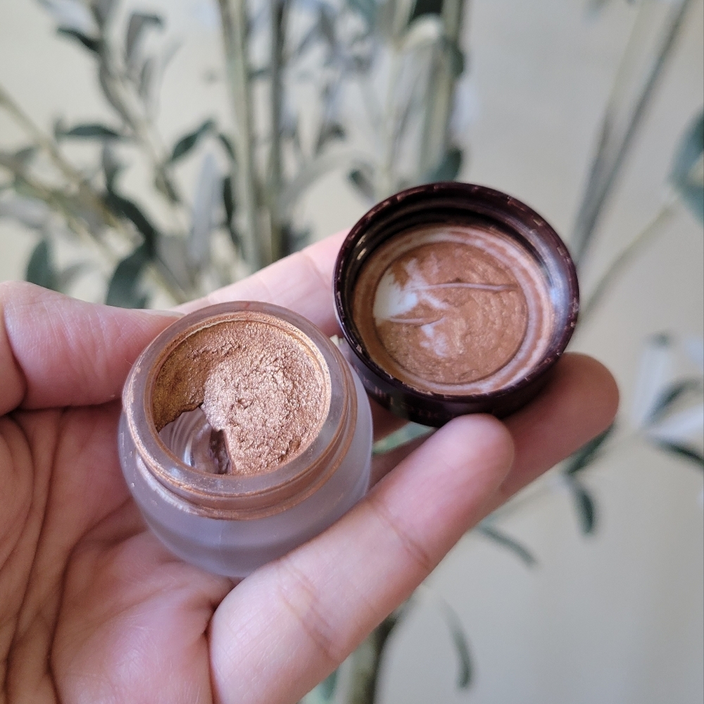 Charlotte Tilbury Eyes to Mesmerise in Star Gold - Picture 6 of 6
